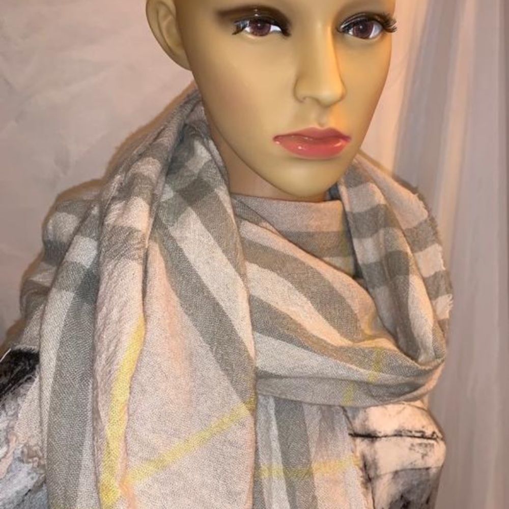 authentic BURBERRY oversized light weight SCARF - Picture 3 of 12